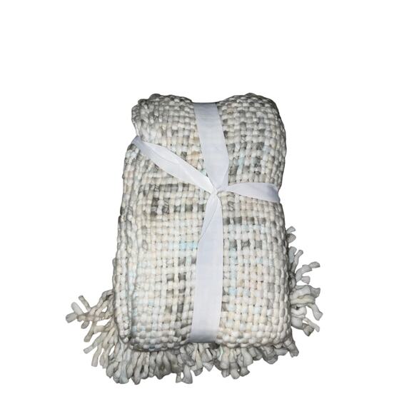 UGG Annora Emilia Fringed Snow Throw Blanket 50 X 70 NWT - Picture 2 of 4